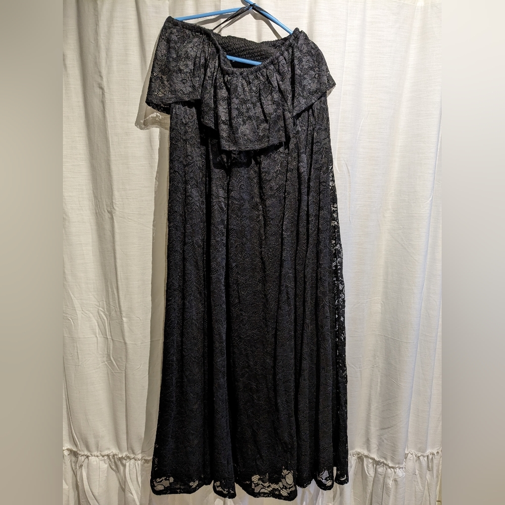 A7 Torrid Gown size 2 black and lace